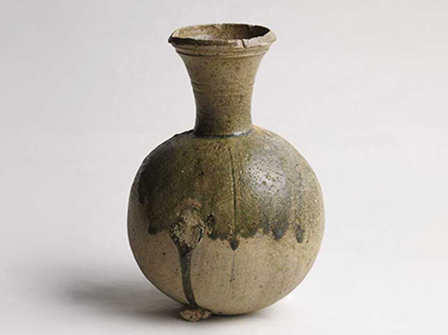 須恵器（径16.5 　高23.8cm）